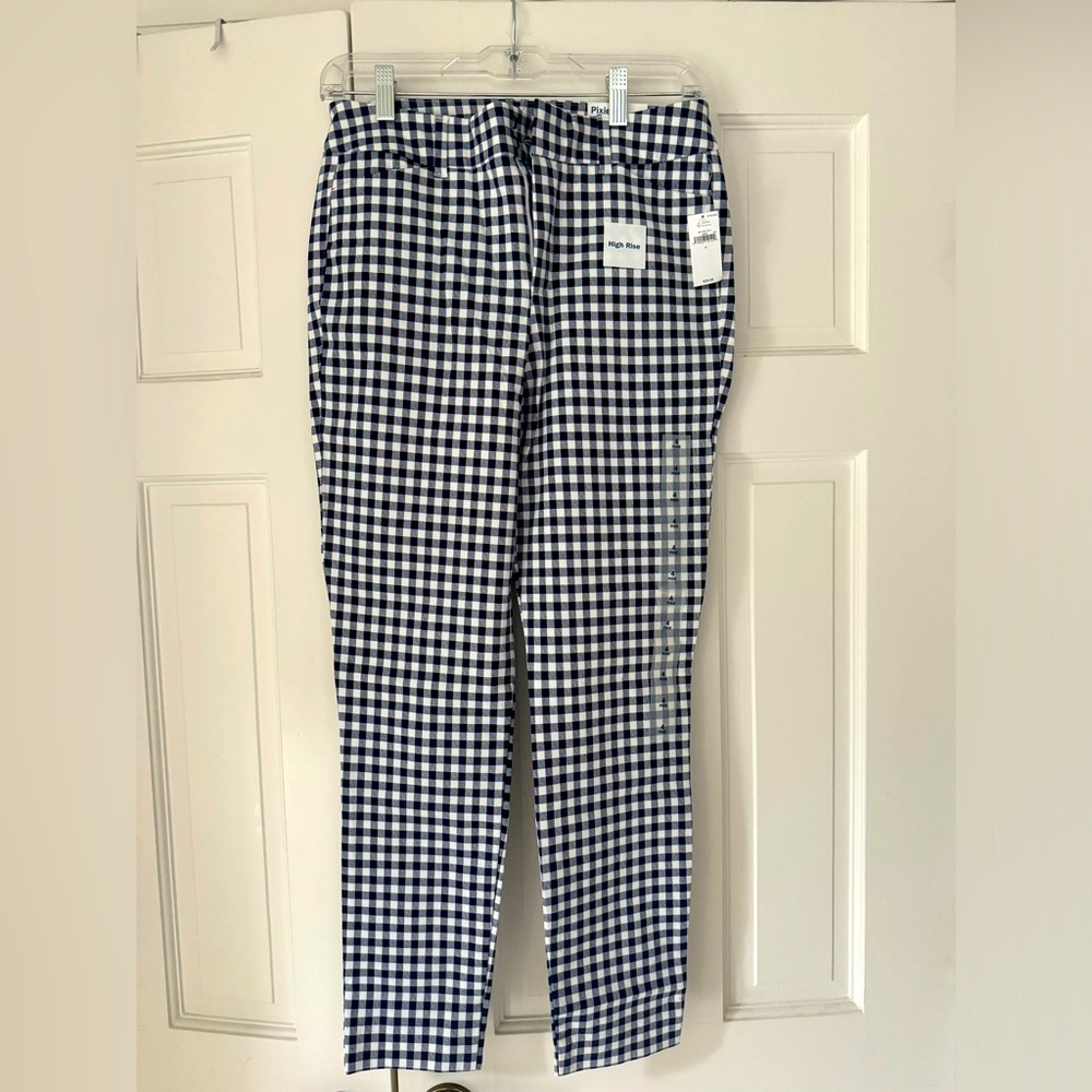 Navy and white checkered pixie capris. Sz 4. High rise. NWT